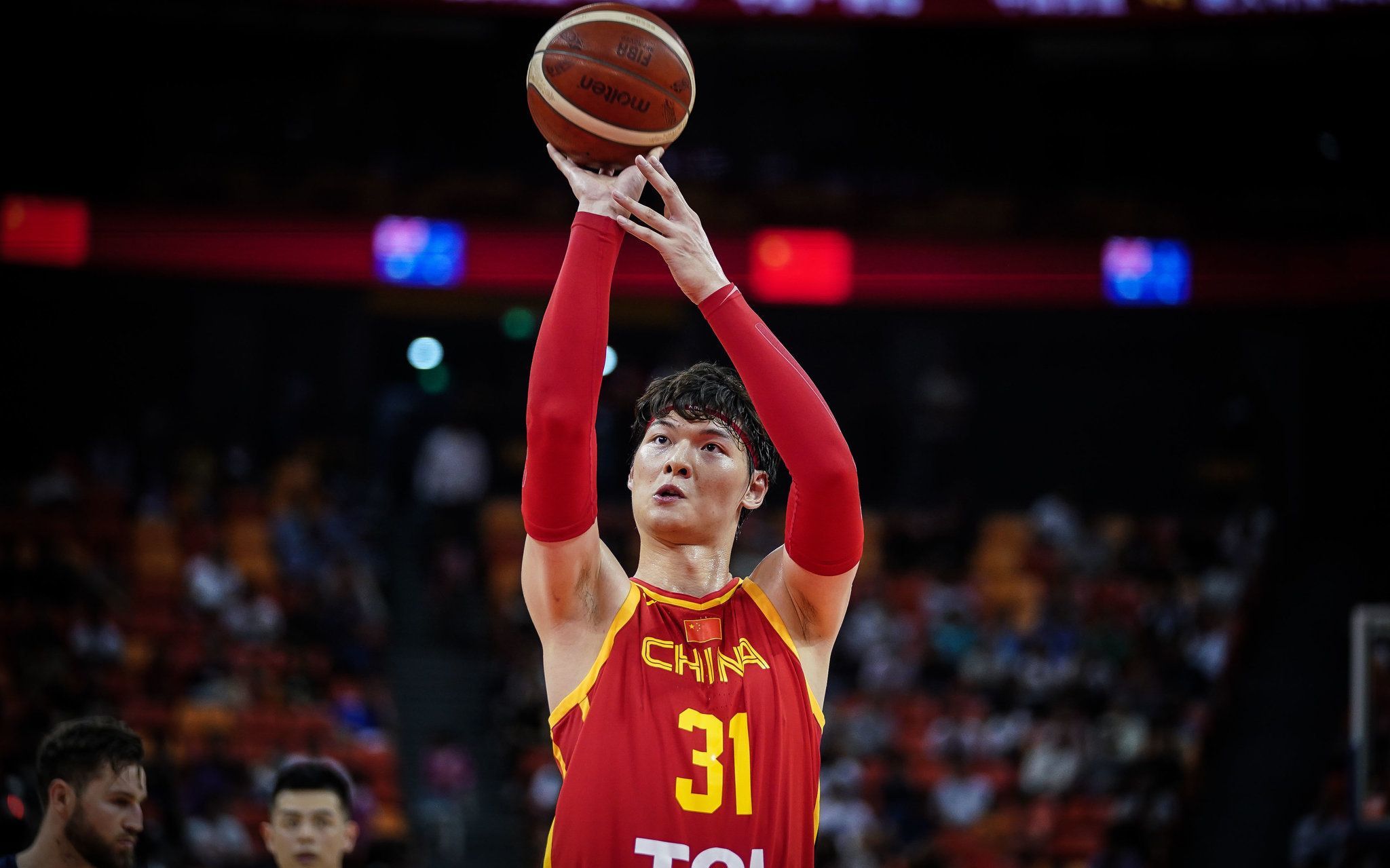 费内巴切发布备战花絮,加时末段再遭质疑,国王杯任务艰巨,身体对抗强度拉满(2024年费内巴切比赛时间表) 费内巴切发布备战花絮,加时末段再遭质疑,国王杯任务艰巨,身体对抗强度拉满(2024年费内巴切比赛时间表)