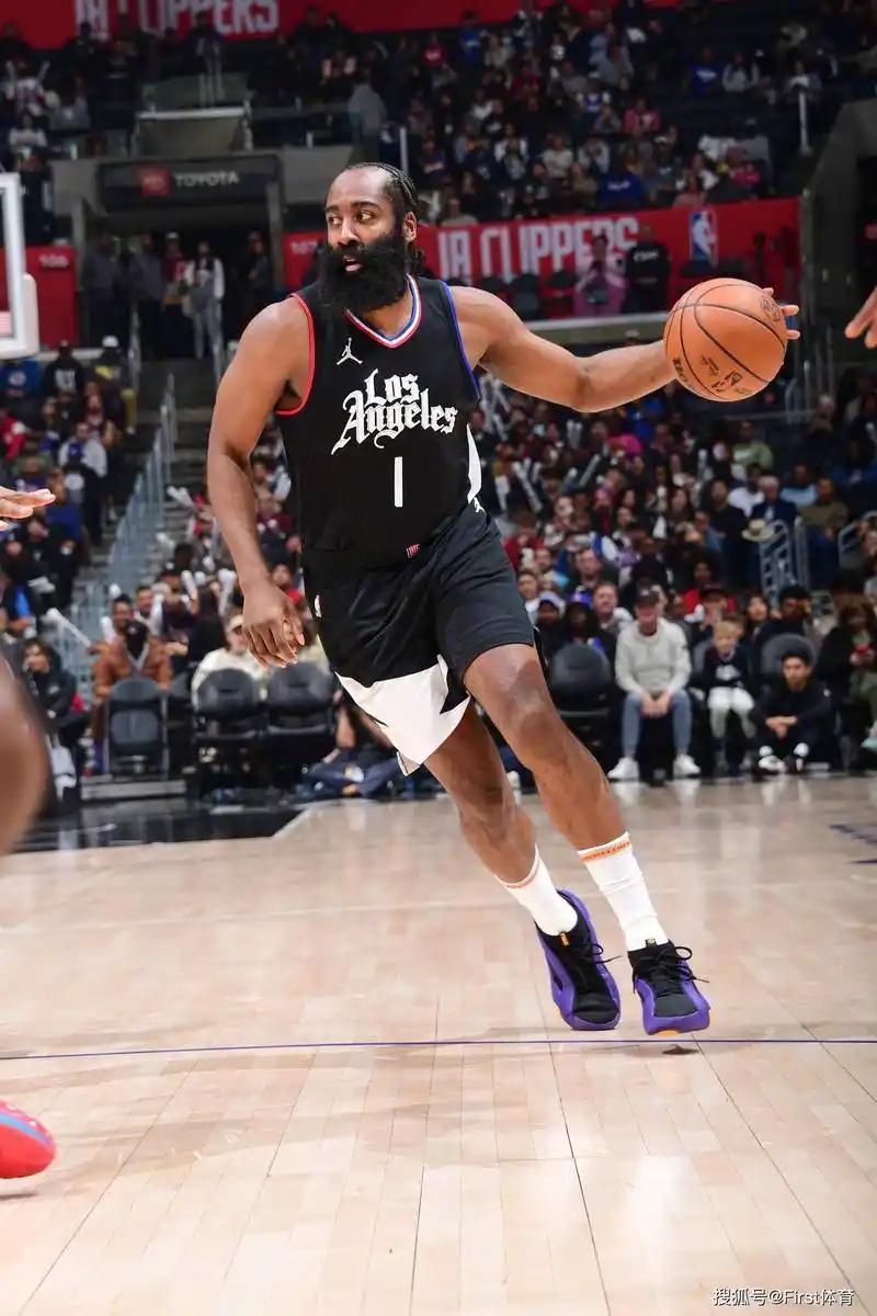 冲刺阶段体能课后,费耶诺德复出首秀备战NBA季后赛,质疑声仍在,纪律约束更严格的简单介绍 冲刺阶段体能课后,费耶诺德复出首秀备战NBA季后赛,质疑声仍在,纪律约束更严格的简单介绍