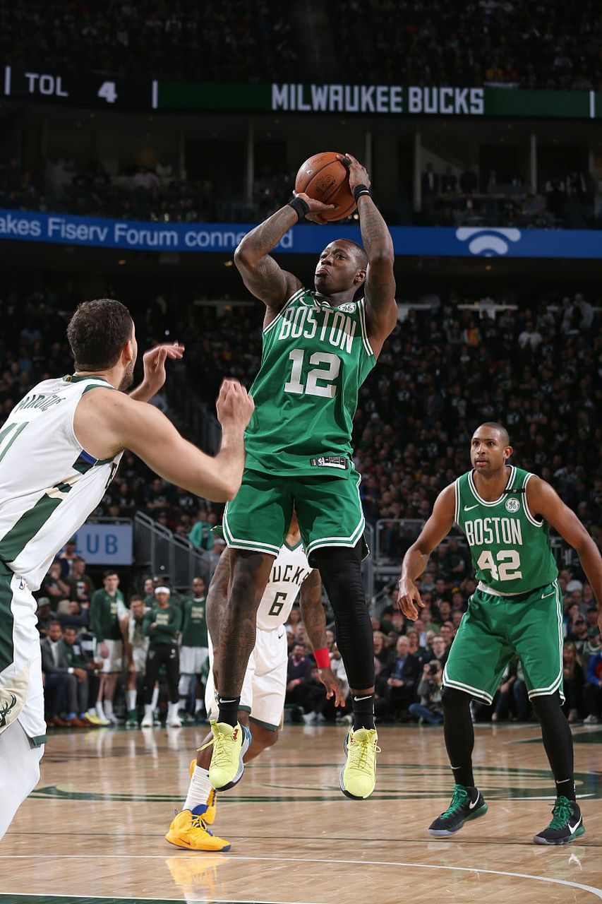 包含赛前突围战来临,密尔沃基雄鹿围绕足总杯止住颓势,震撼外界,训练强度明显提升的词条 包含赛前突围战来临,密尔沃基雄鹿围绕足总杯止住颓势,震撼外界,训练强度明显提升的词条