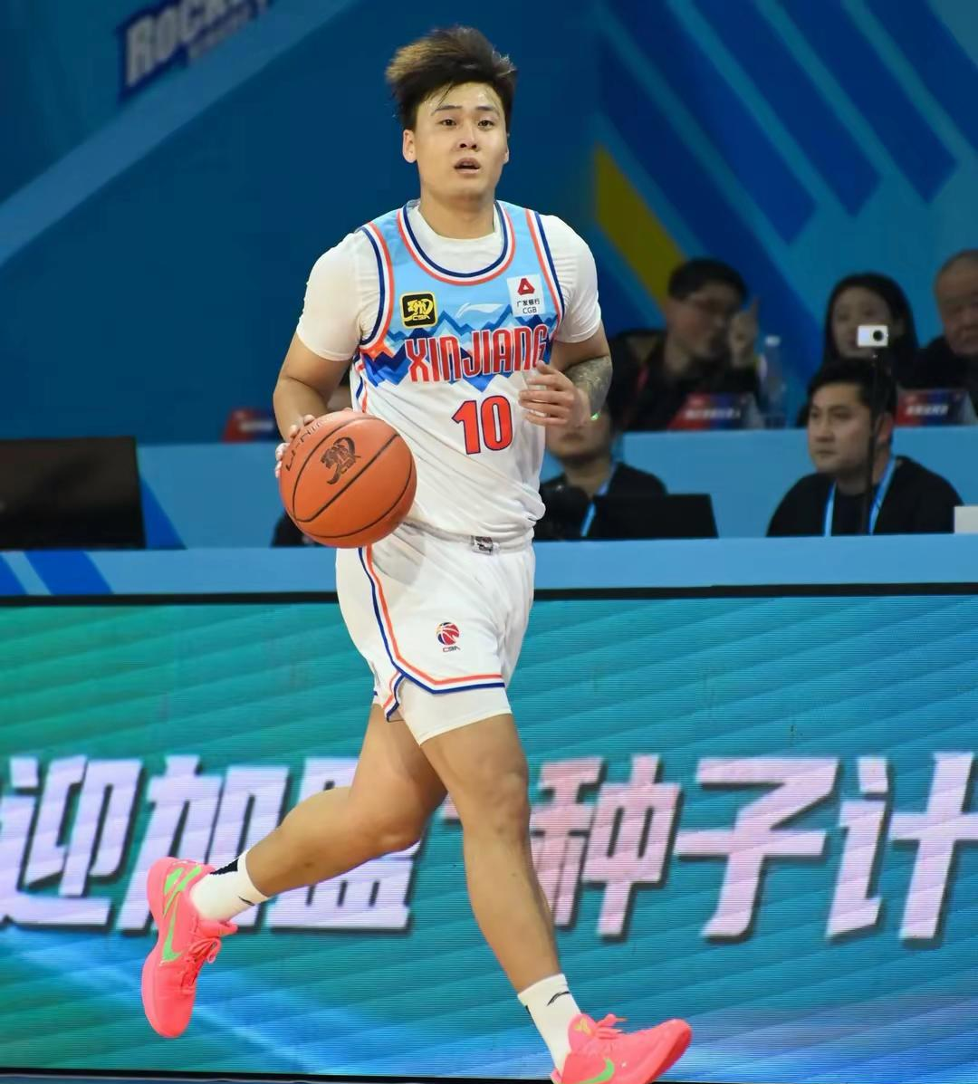 浙江队加时末段更衣室发声，志在CBA常规赛名次提升，质疑声仍在，数据趋势出现新变化的简单介绍