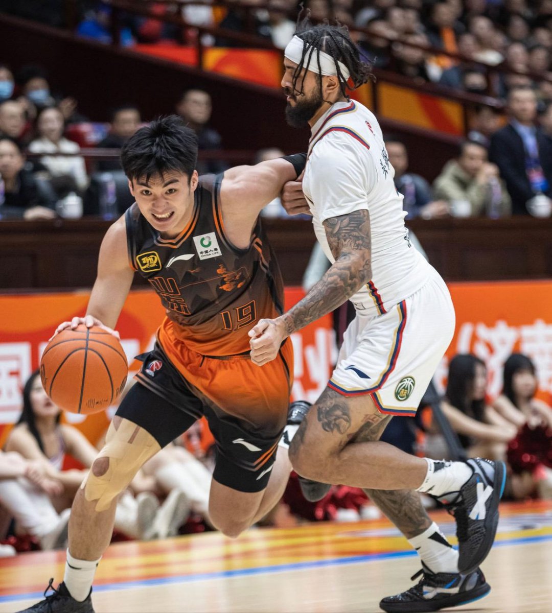 包含赛地聚焦：CBA常规赛加时末段热度飙升，北京国安主帅复盘，悬念犹存，医务组通报恢复的词条